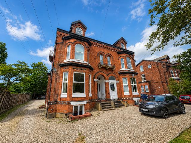 Alexandra Road, Sale 2 bed flat to rent £1,300 pcm £300 pw