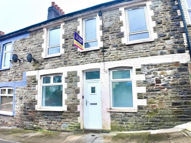 Alexandra Road, Six Bells, NP13 3 bed terraced house to rent £800 pcm £185 pw