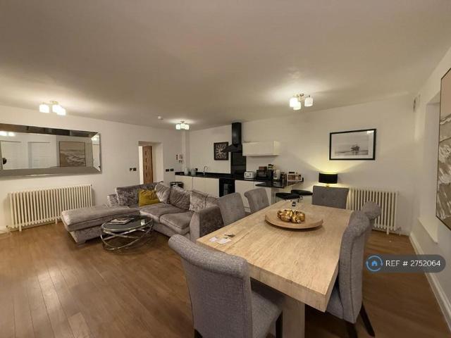 Alexandra Road, Southend On Sea, SS1 3 bed flat to rent £2,250 pcm £519 pw