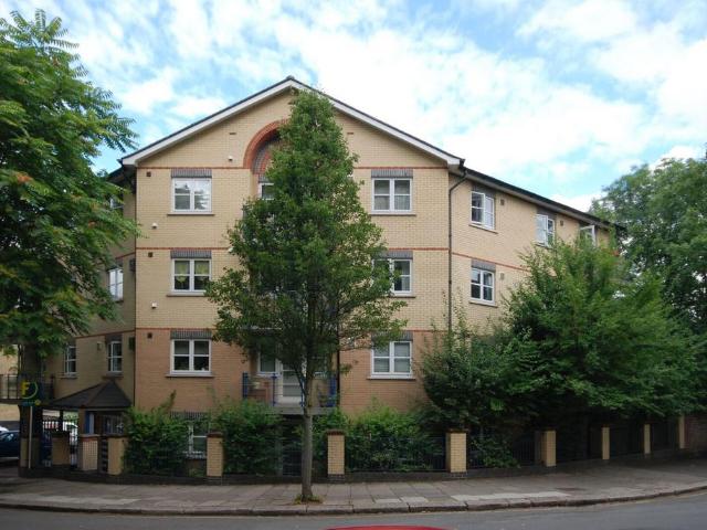 Alexandra Road, Swiss Cottage. 2 bed flat to rent £2,817 pcm £650 pw