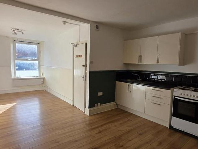 Alexandra Rd, Torquay 1 bed flat to rent £650 pcm £150 pw