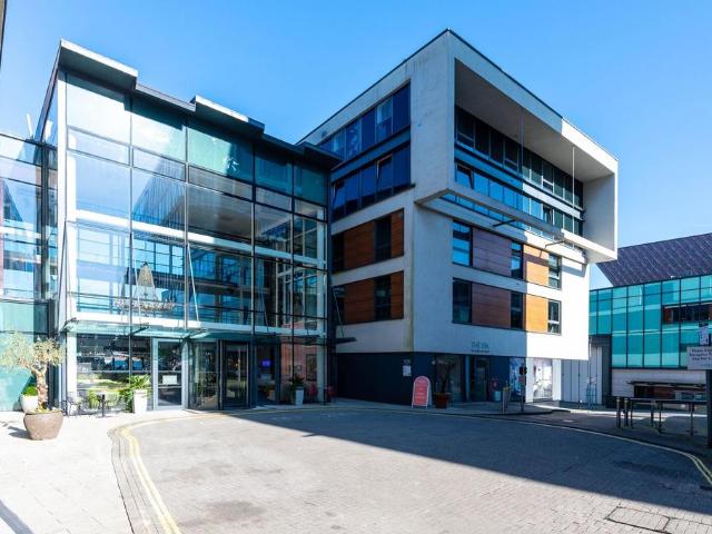 Alexandra Terrace, Guildford, GU1 2 bed flat to rent £2,500 pcm £577 pw