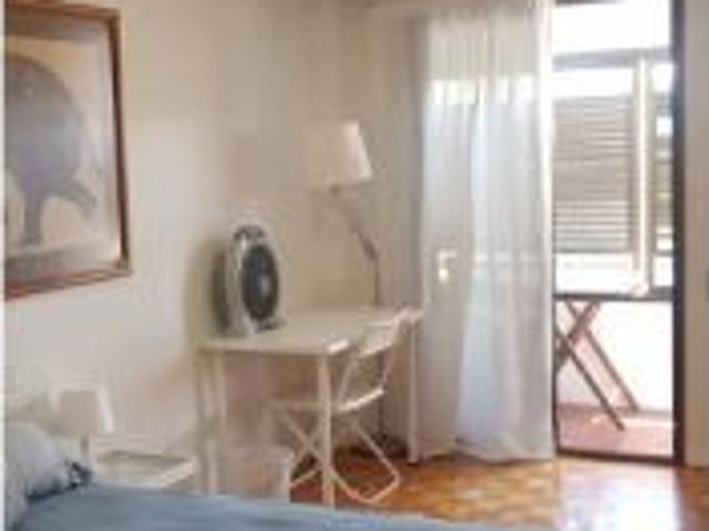 Alegre habitación en alquiler en apartamento de 6 dormitorios en Algirós