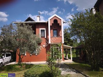 Alemdağ Çamlıkent Sitesi 4+1 Kiralık Villa