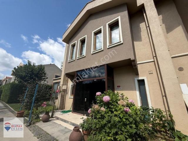 Alemdağ Nişantepe Emlak Konutları 4+1 Kiralık Boş Triplex Villa