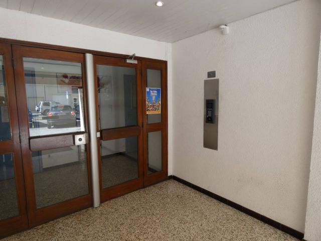 Alès, appartement rénové avec terrasse couverte