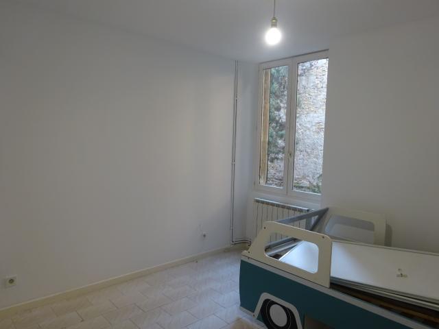 Alès centre ville, au 1er étage, appartement deux chambres