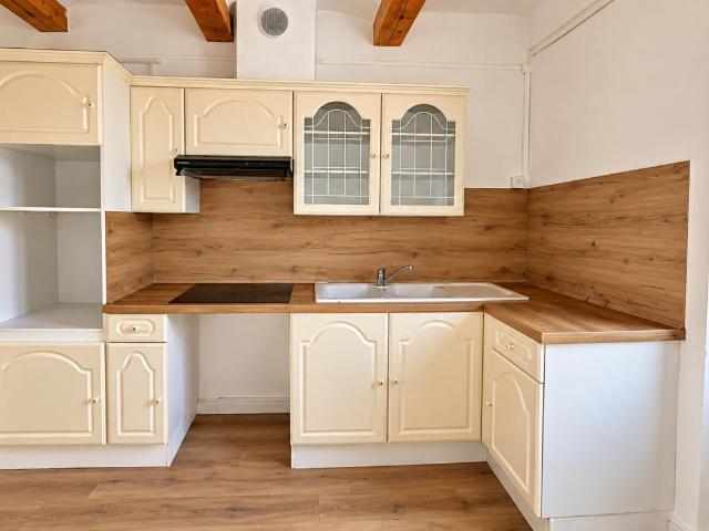 ALÈS T3 DUPLEX AVEC TERRASSE 590 + 20 DE CHARGES