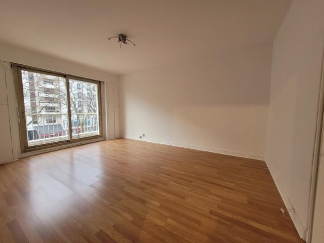 Alésia deux pièces avec balcon à louer