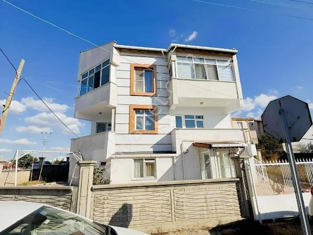 Alfa İnvestten 19 Kasım Caddesinde Merkezi Konumda 3+0 Kiralık