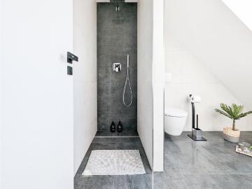 ALFA Stuttgart Studio Apartment | SmartTV WIFI | 2 Beds Kitchen Bathroom | Porsche & Bosch