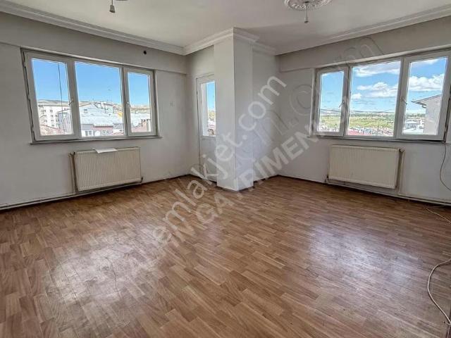 Alfin Gayrimenkul'den Cumartesi Pazarı Yanında Satılık 3+1 Daire