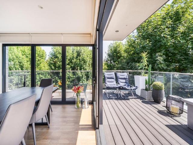 Alford House, Stanhope Road. 2 bed penthouse to rent £6,500 pcm £1,500 pw