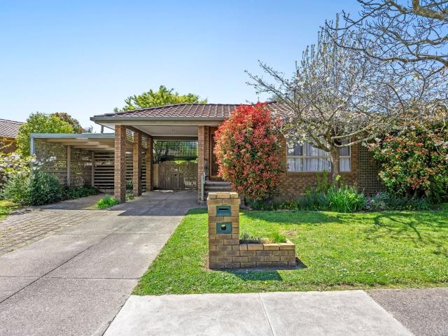 Alfredton, 13 Hume Crescent