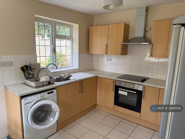 Alfred St, Weston Super Mare, BS23 2 bed flat to rent £1,100 pcm £254 pw