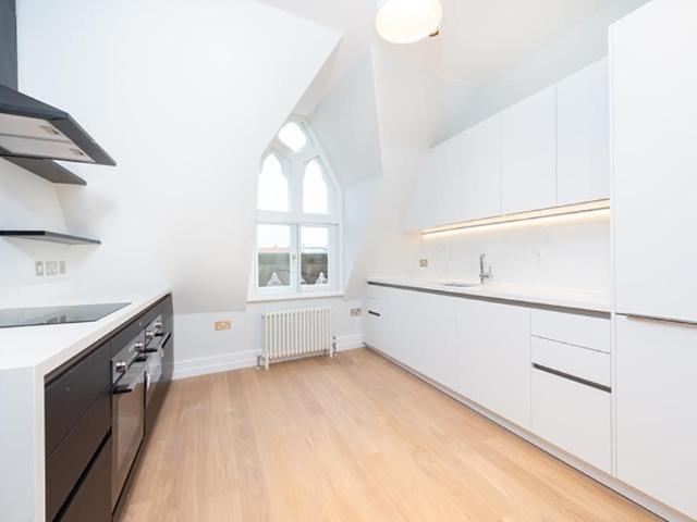 Alfred Street, Oxford OX1, 3 bed flat to rent, £5,000 pcm | PrimeLocation