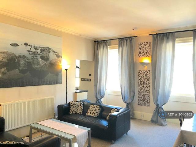 Alfred Street, Bath, BA1 2 bed flat to rent £1,650 pcm £381 pw