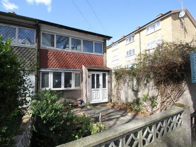 Alfred Street, London 3 bed end of terrace house to rent £2,400 pcm £554 pw