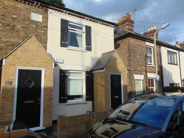 Alfred Road, Brentwood CM14, 2 bed cottage to rent, £1,700 pcm | PrimeLocation