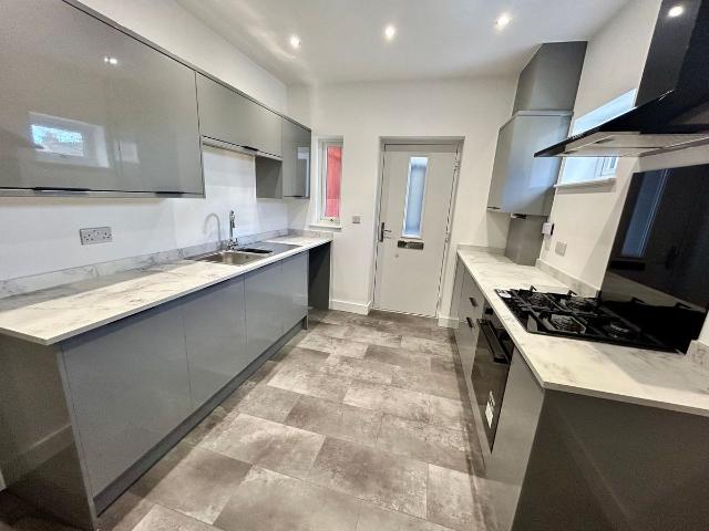 Alfred Road, Gravesend DA11, 2 bed flat to rent, £1,400 pcm | PrimeLocation