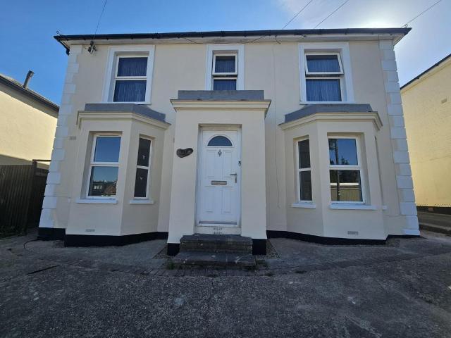 Alfred Road, Sutton SM1 2 bed ground floor maisonette to rent £1,950 pcm £450 pw