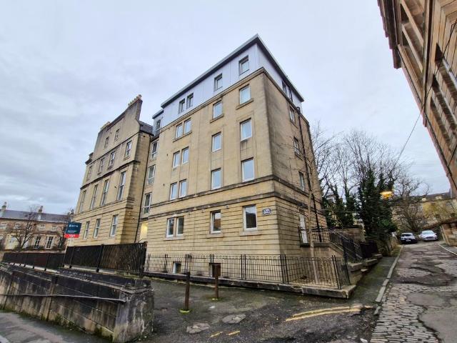 Alfred Terrace, Glasgow, G12 3 bed flat to rent £1,700 pcm £392 pw