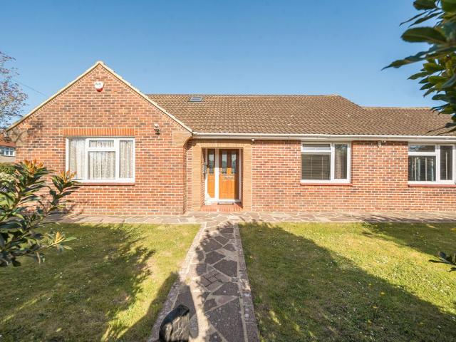 Alfriston Road, Worthing, West Sussex BN14, 5 bed detached house to rent, £2,500 pcm | PrimeLocation