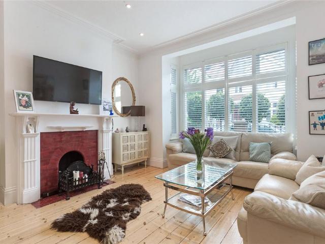Alfriston Road, London, SW11 3 bed end of terrace house to rent £4,500 pcm £1,038 pw
