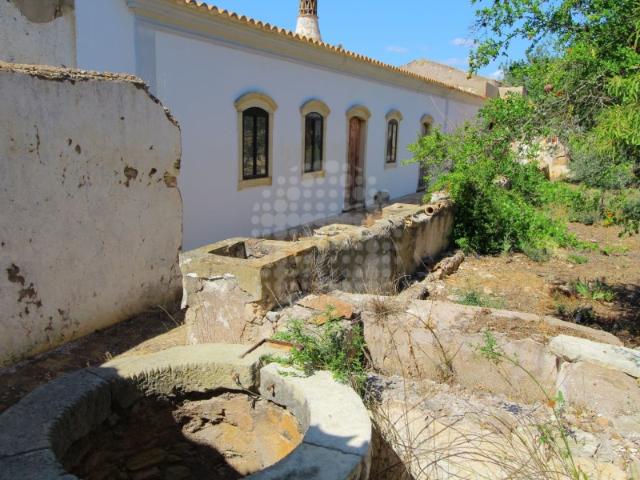 ALGARVE Albufeira Casa tipica algarvia com terreno para venda em Paderne