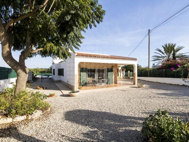 ALGARVE Albufeira Moradia térrea T3 para venda na Guia, com piscina e garagem