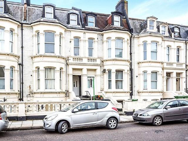 Alhambra Road, Hampshire PO4 1 bed flat to rent £950 pcm £219 pw