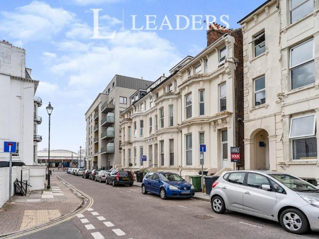 Alhambra Road, PO4 2 bed flat to rent £1,300 pcm £300 pw