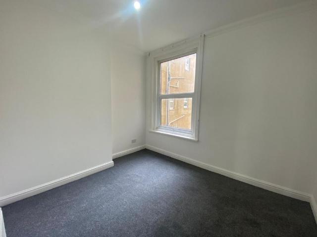Alhambra Road, SOUTHSEA, PO4 1 bed apartment to rent £900 pcm £208 pw
