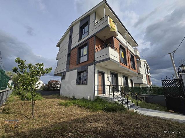 ÇALIŞKANYENİÇİFTLİK'TE 4+1 ÖNÜ PARK TAM 3 KATLI VİLLA