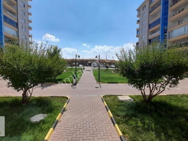 Ali Özcan'dan 3 Bloklu Sitede Geniş Ferah Yapılı Kiralık_3+1
