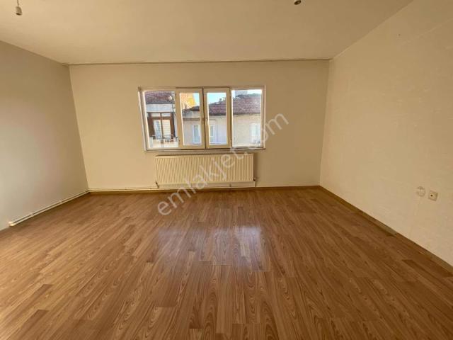 Ali Rıza Okulu Dibinde 3+1 Kiralık Doğalgazlı Temiz Daire