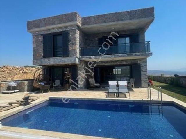 Aliağa Aşağışakran Satılık Trıbleks Havuzlu Villa