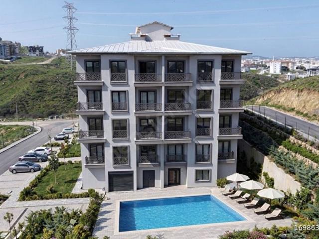 Aliağa Örnekkent'te Havuzlu Sitede Arakat 2+1 Satılık Lüks Daire