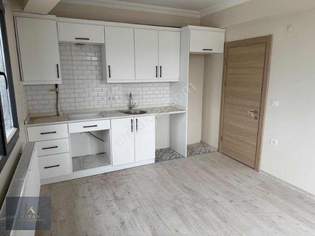 Aliağa Yenişakran Merkezde Kiralık Sıfır 1+1 Daire