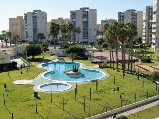 Apartamento de alquiler en Calle del Músico Antón Roch, Agua Amarga Urbanova, Alicante / Alacant