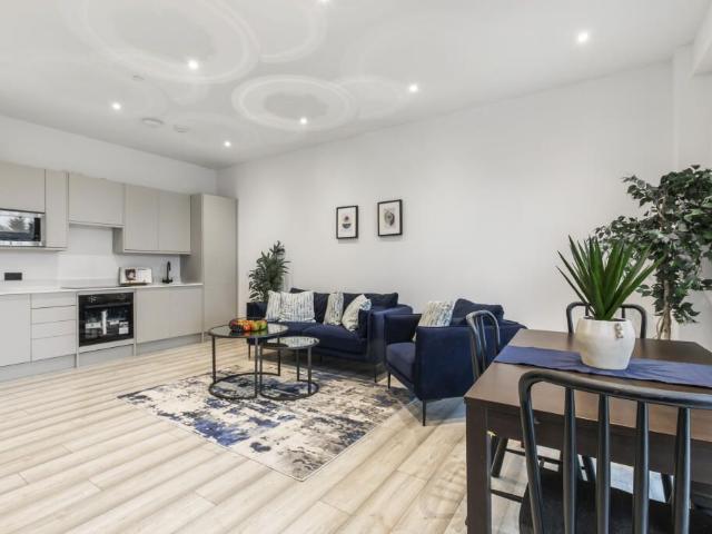 Alice Court, High Street Edgware HA8, 1 bed flat to rent, £1,750 pcm | PrimeLocation