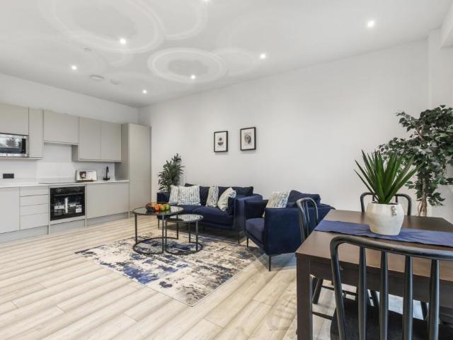 Alice Court, High Street Edgware, HA8 1 bed flat to rent £1,750 pcm £404 pw