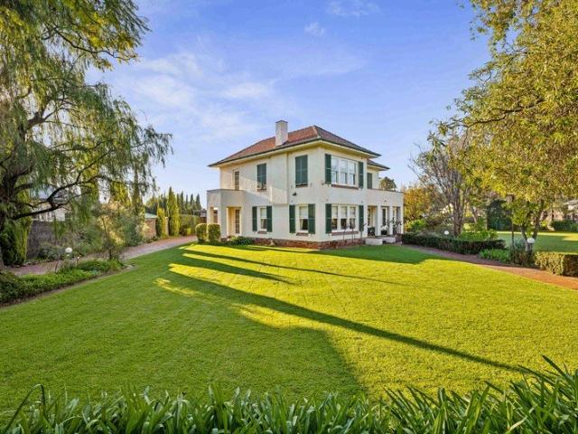 ALINGA C.1930 | ONE OF FITZROY'S MOST SIGNIFICANT LANDMARK ESTATES | 2145SQM APPROX. WITH GRASS TENNIS COURT