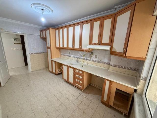 Alipaşa Mahallesinde Kiralık 3+1 Site İçerisinde