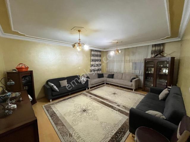 Alipaşa Mahallesinde Satılık Geniş Site İçi 4+1 Daire