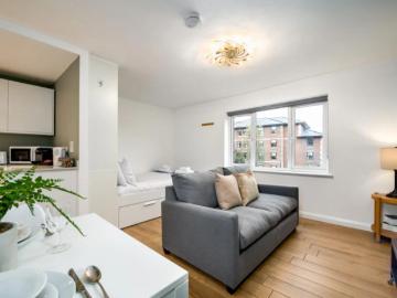 Alison Court Double Bed Studio Has an Apartment