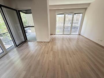 Alkaya'dan Suadiye'de Kiralık 3+1 Balkonlu Daire Ön Cephe