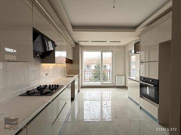 ALKAYIŞ'TAN MERKEZDE ASANSÖRLÜ EBEV.BANYOLU SIFIR 3+1 LÜX DAİRE