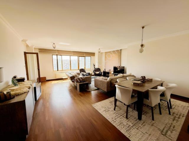 Alkazar Evlerinde Kiralık Yüksek Kat Güney Cepheli 4+1 Daire