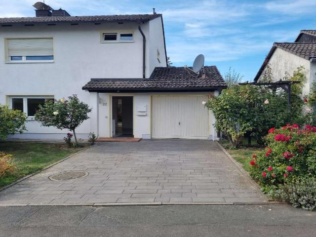 Alltagstaugliches Doppelhaus mit 4 Zimmern in Wehrheim